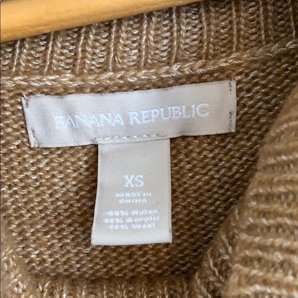 Banana republic cowl neck tunic in tan/gold. - Picture 4 of 8